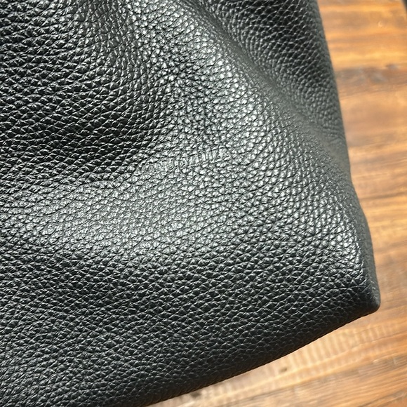 Elegant Black Hobo Bag - Picture 4 of 9